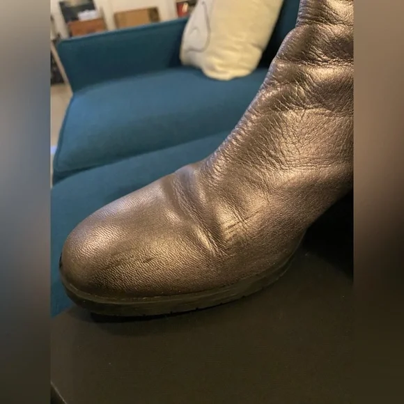 Kenneth Cole metallic ankle boots in size 8.5. - Picture 9 of 12